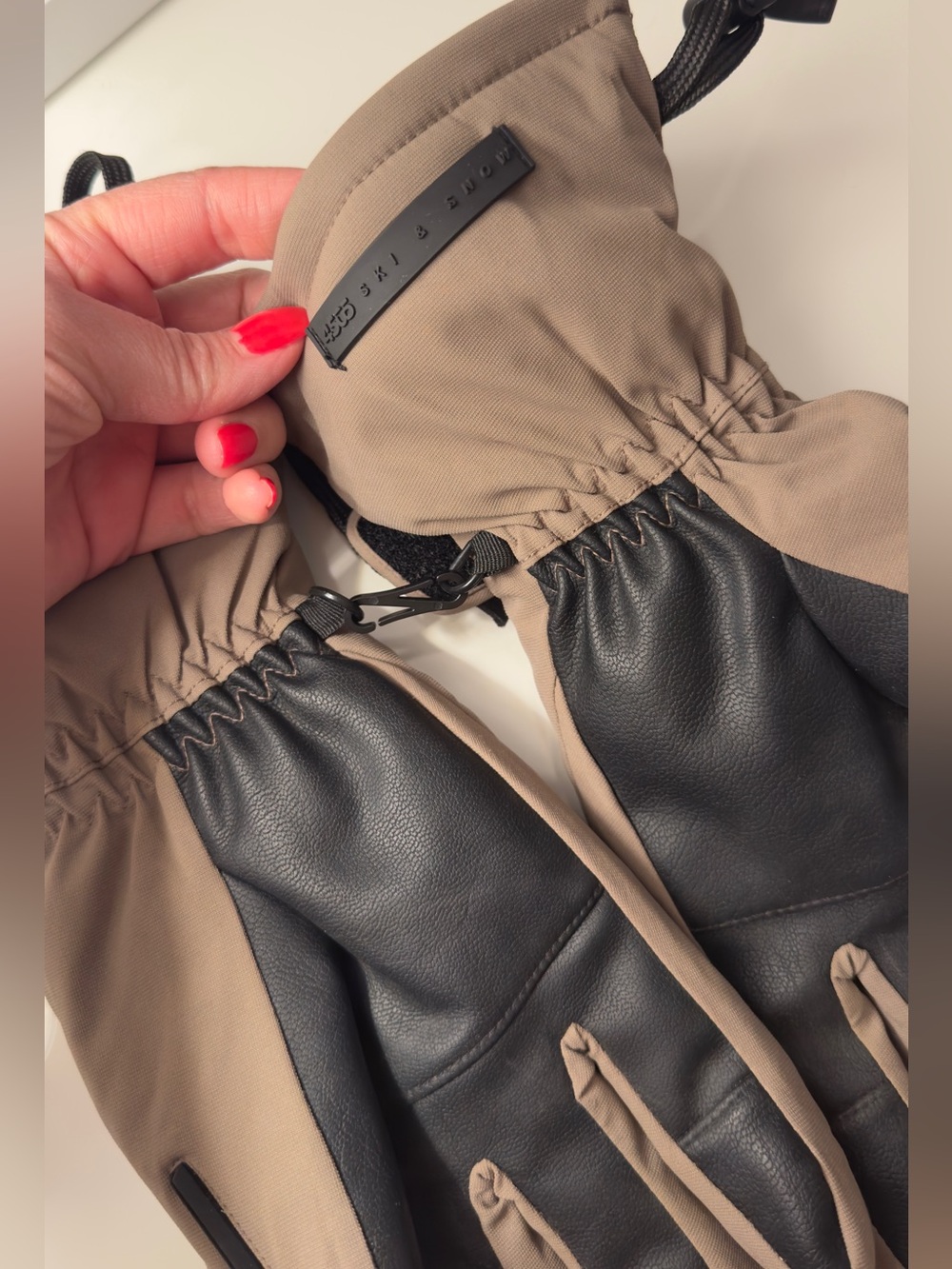 ASOS Women's Two-Tone Tan and Black Winter Gloves L